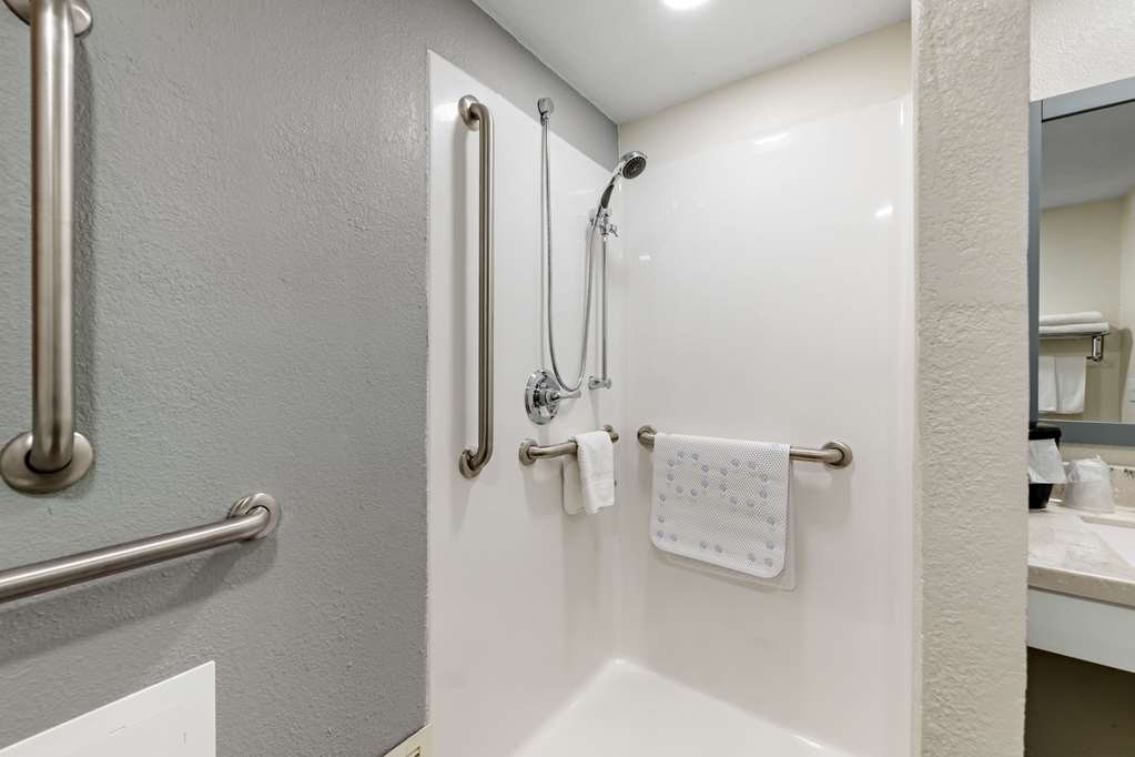 MAINSTAY SUITES MSP AIRPORT - MALL-guestroom-Guest Room,Bathroom,On-Site.jpg