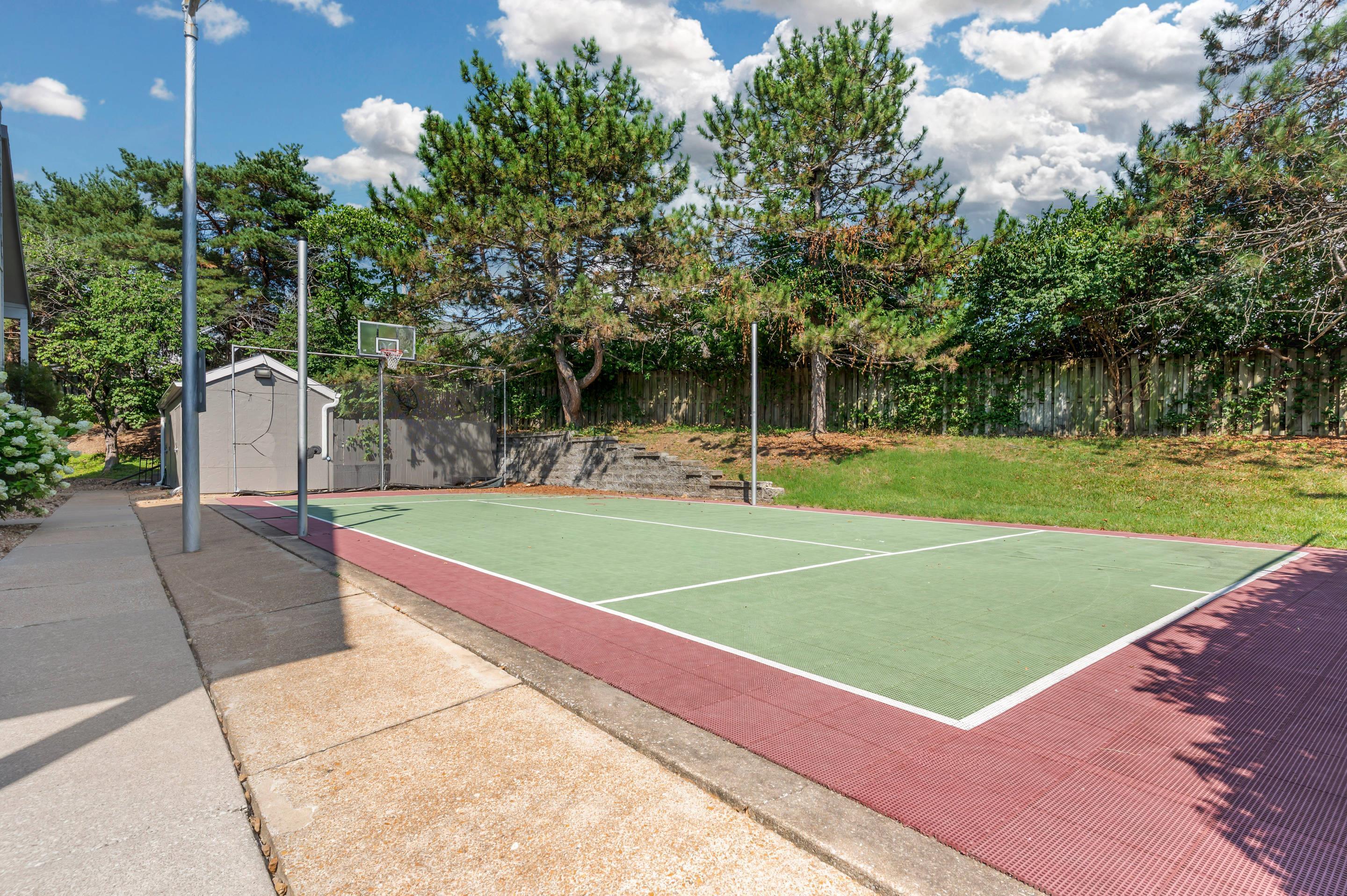 Basketball court | MainStay Suites St. Louis - Galleria