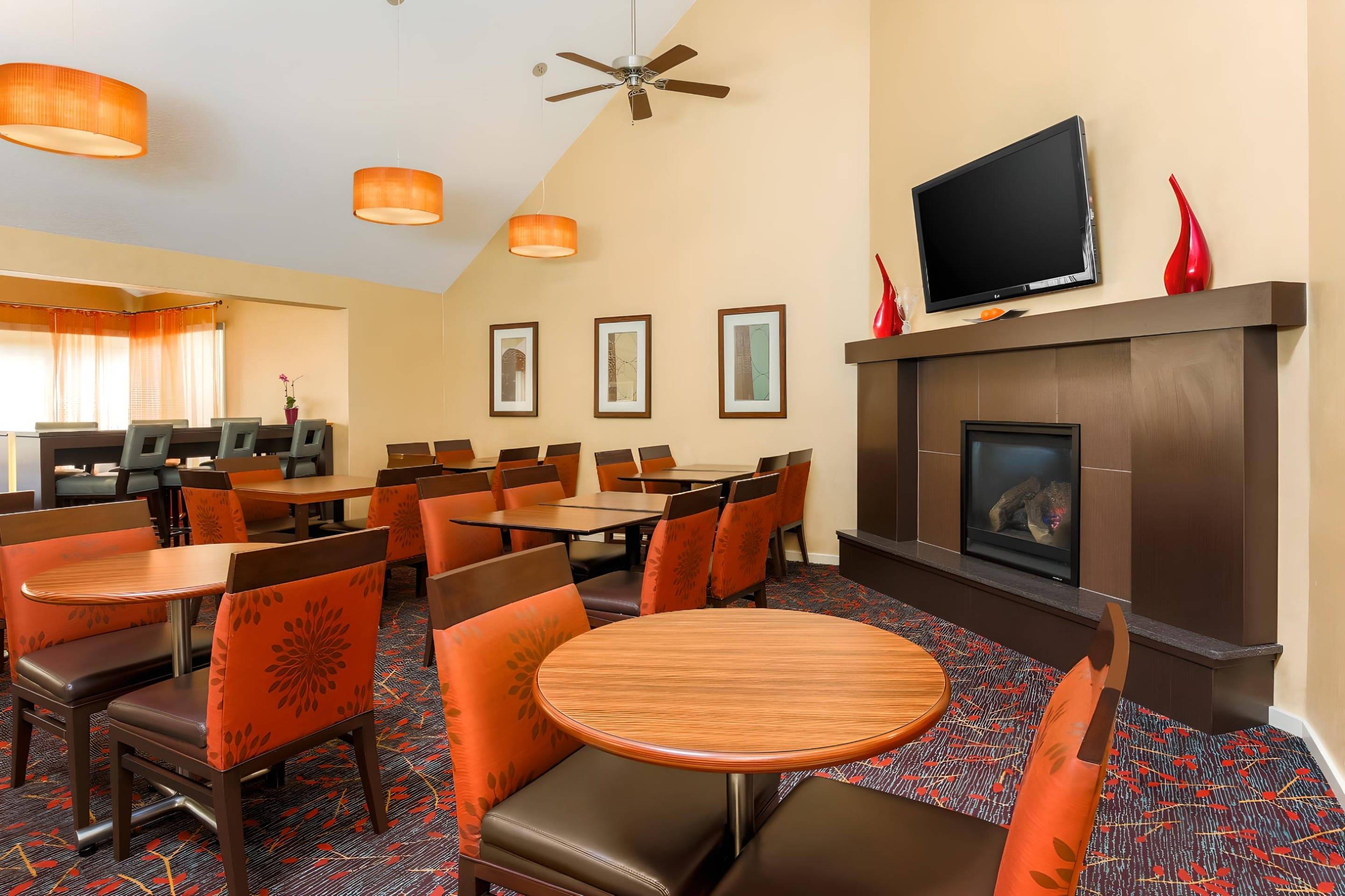 Community Room | MainStay Suites St. Louis - Galleria