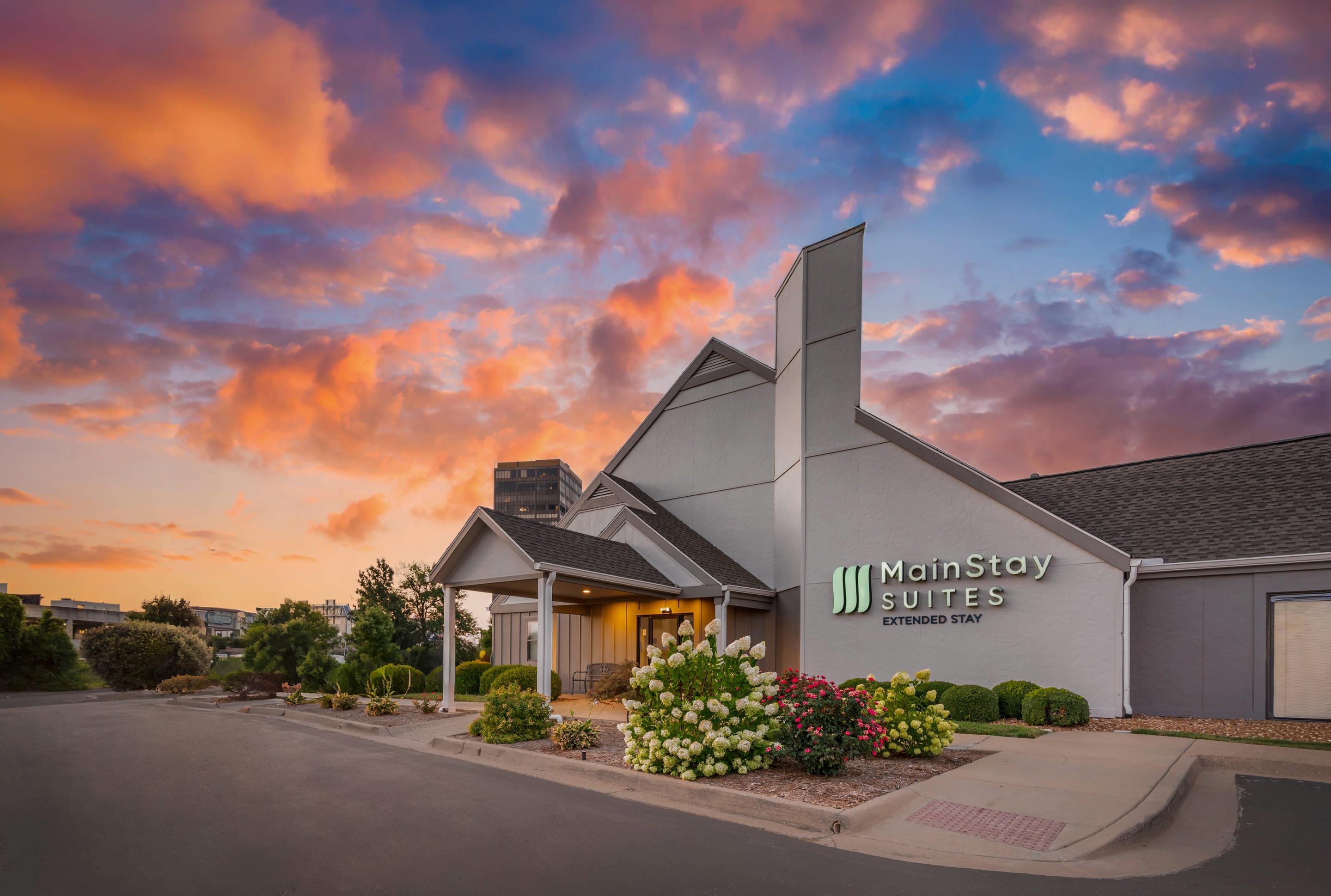 Hotel at night | MainStay Suites St. Louis - Galleria