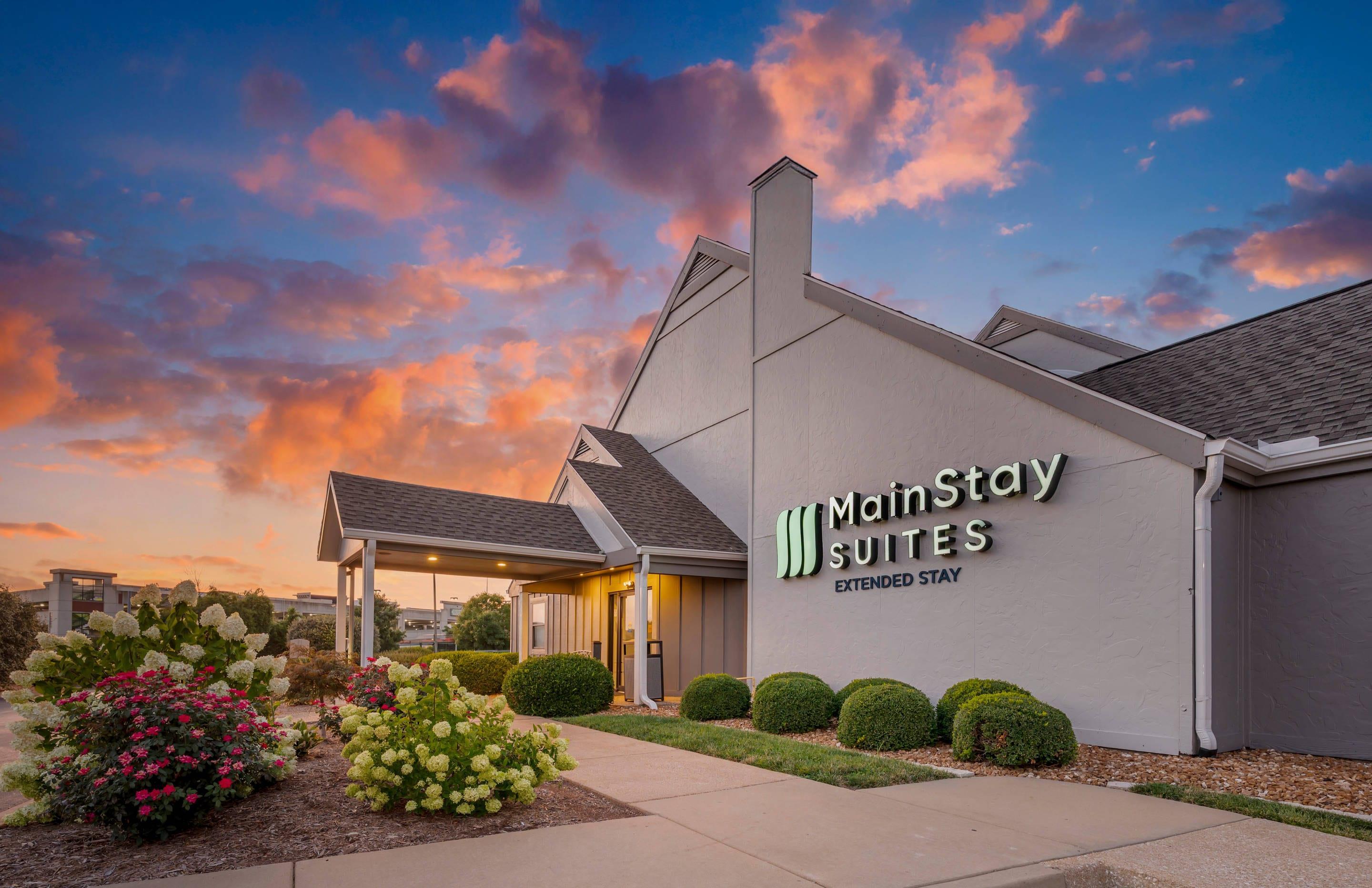 Hotel at night | MainStay Suites St. Louis - Galleria