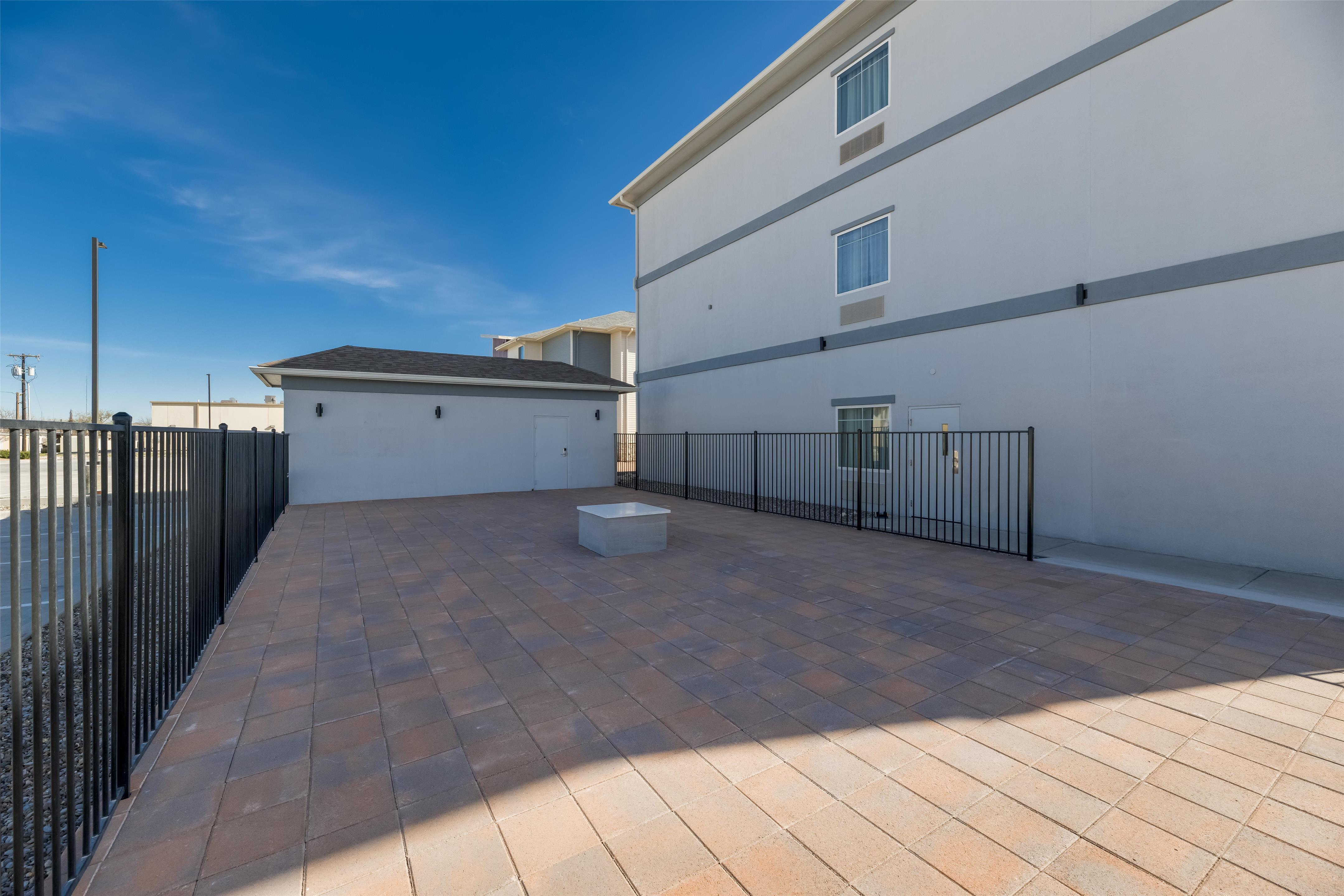 Exterior | Spark by Hilton Midland South