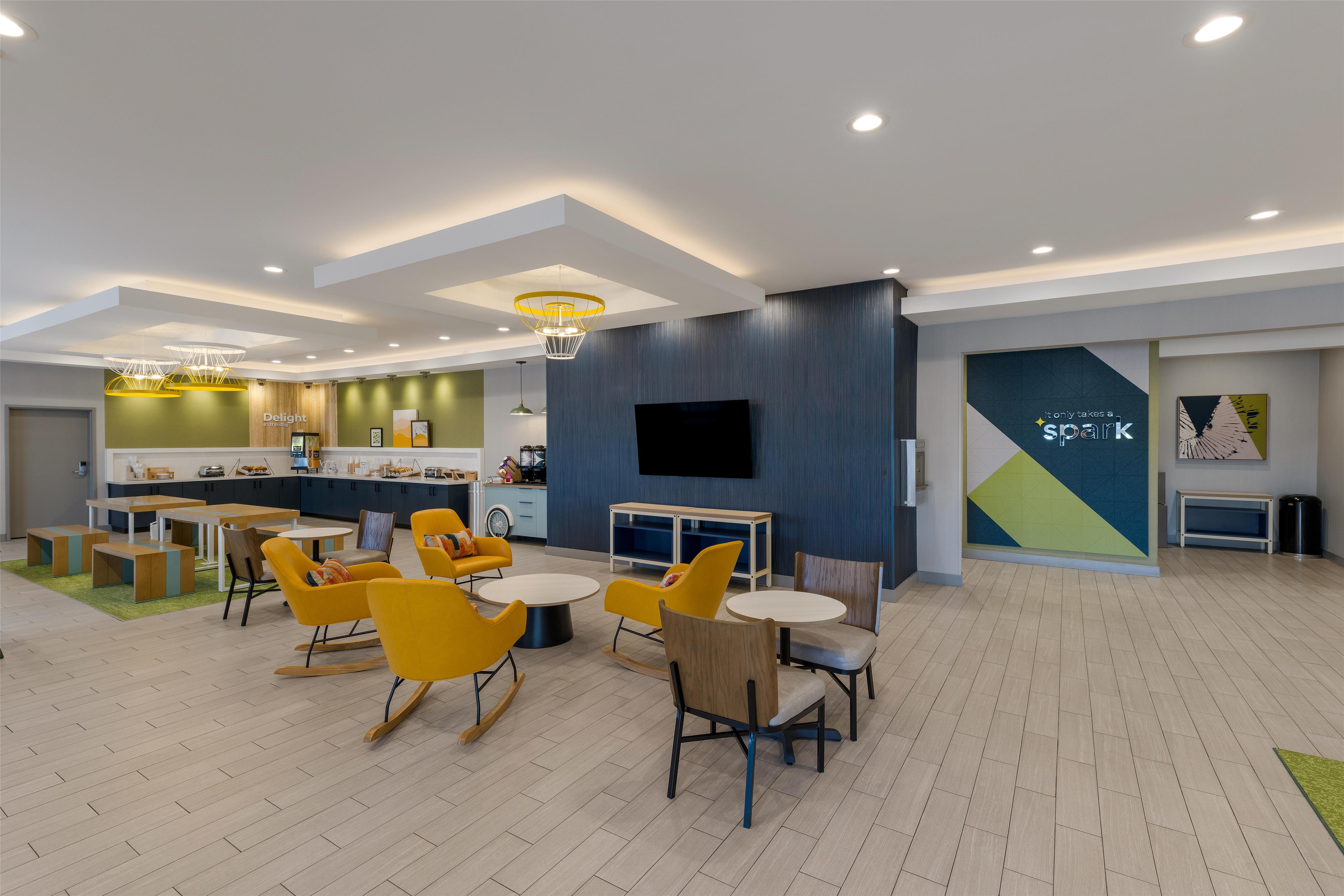 Breakfast Area | Spark by Hilton Midland South