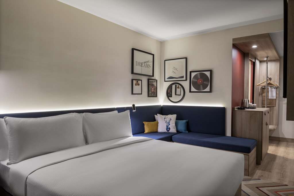Hampton by Hilton Istanbul Merter Room Type - KING ROOM WITH SOFA BED SM