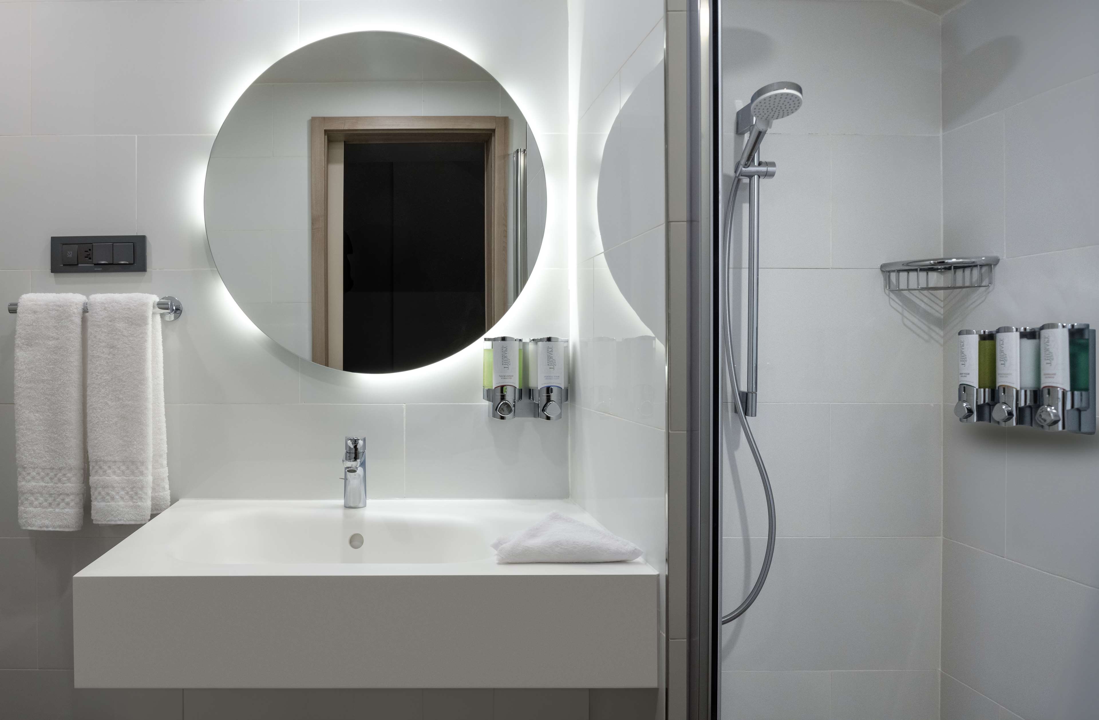 Hampton by Hilton Istanbul Merter Room Type - King Corner Room - Non-Smoking