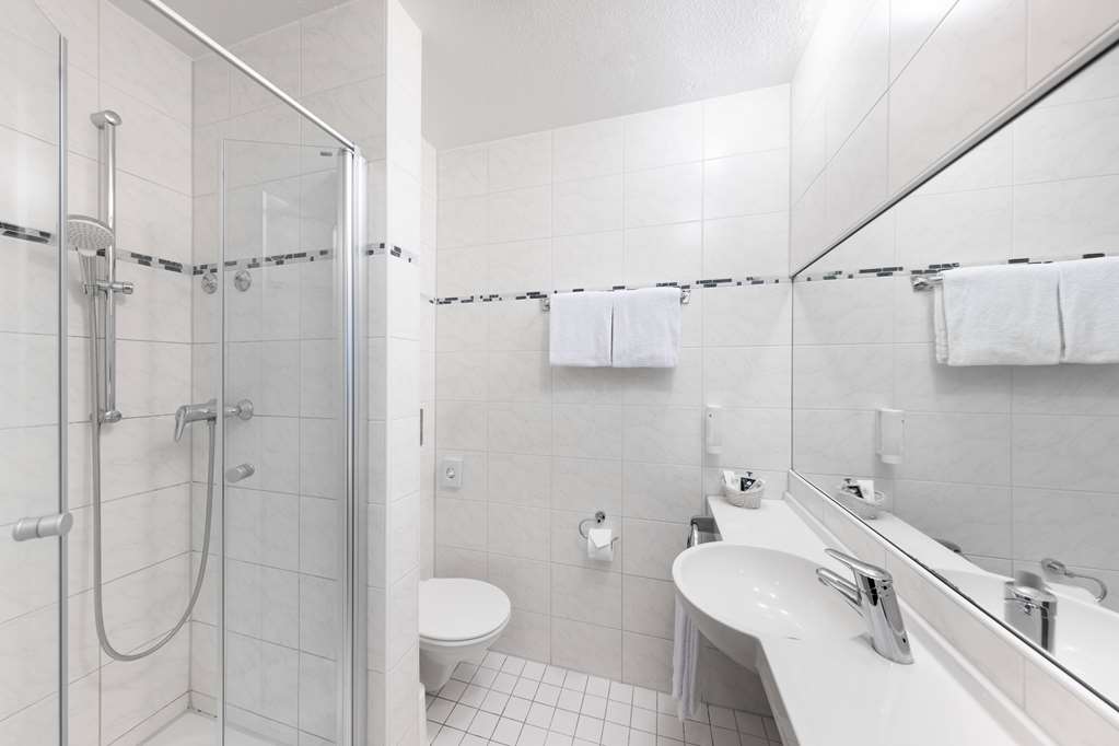 ASPIRE ELEMENTS REUTLINGEN TM-guestroom-Guest Room,Bathroom,On-Site.jpg