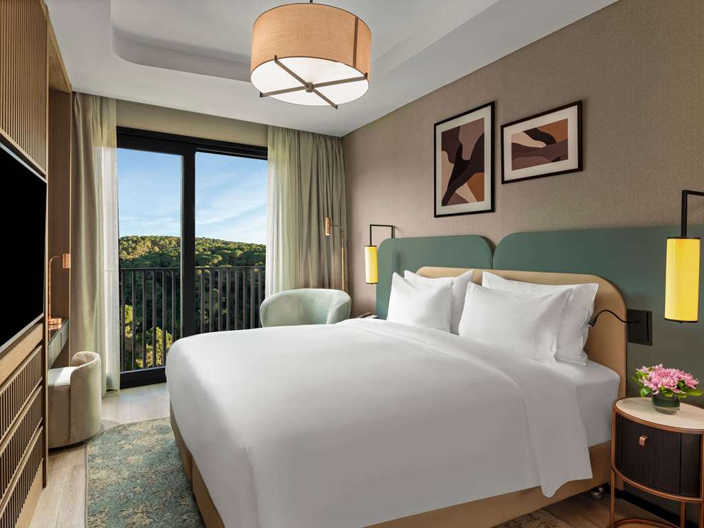 Mövenpick Living Istanbul Saklivadi-guestroom-Guest Room,On-Site.jpg