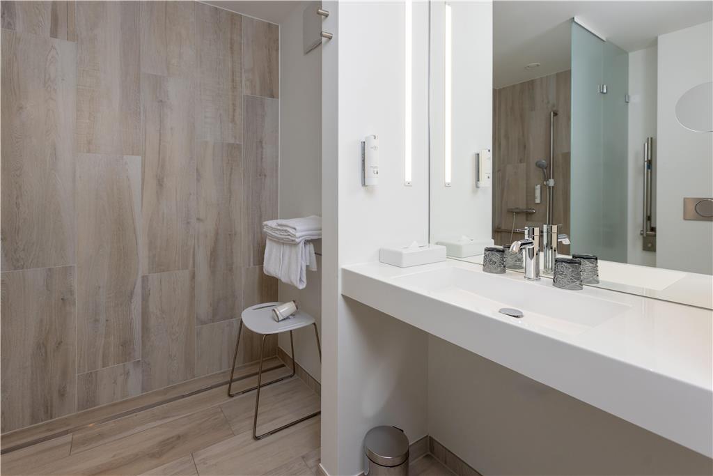 Best Western Hotel Spinnerei Linz-guestroom-Guest Room,Bathroom,On-Site.jpg
