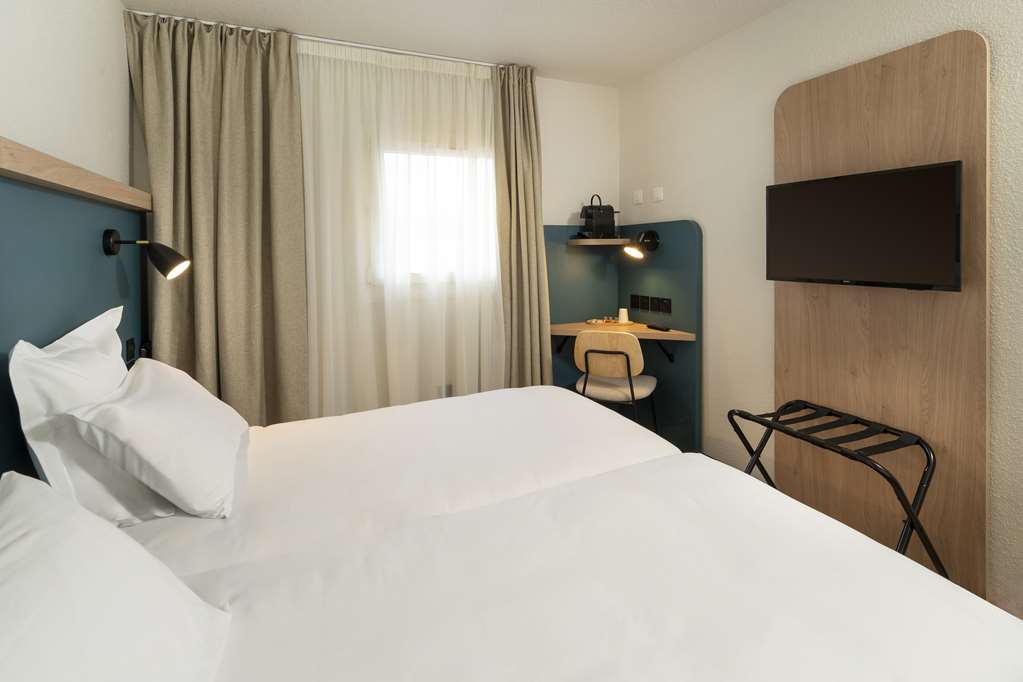 Le Carline, Sure Hotel Collection by Best Western-guestroom-Guest Room,Guest Room Amenity,On-Site.jpg