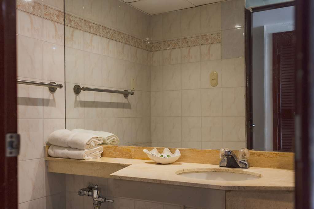 HTL FARANDA EXP PUERTA DEL SOL-guestroom-Guest Room,Bathroom,On-Site.jpg