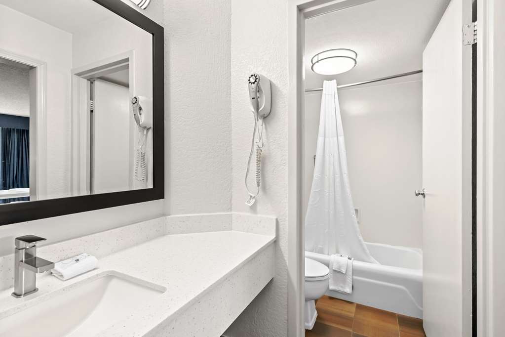 QUALITY INN SLIDELL I-10-guestroom-Guest Room,Bathroom,On-Site.jpg