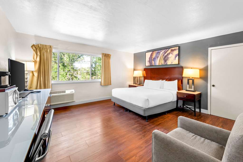 QUALITY INN AND SUITES JACKSON-guestroom-Guest Room,Suite,On-Site.jpg