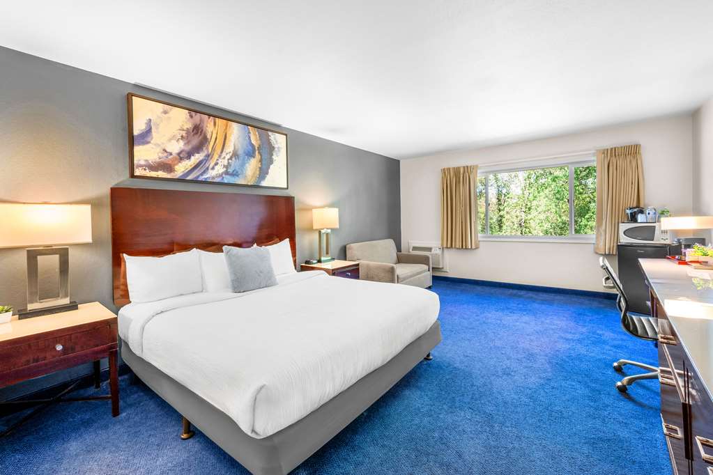 QUALITY INN AND SUITES JACKSON-guestroom-Guest Room,On-Site.jpg