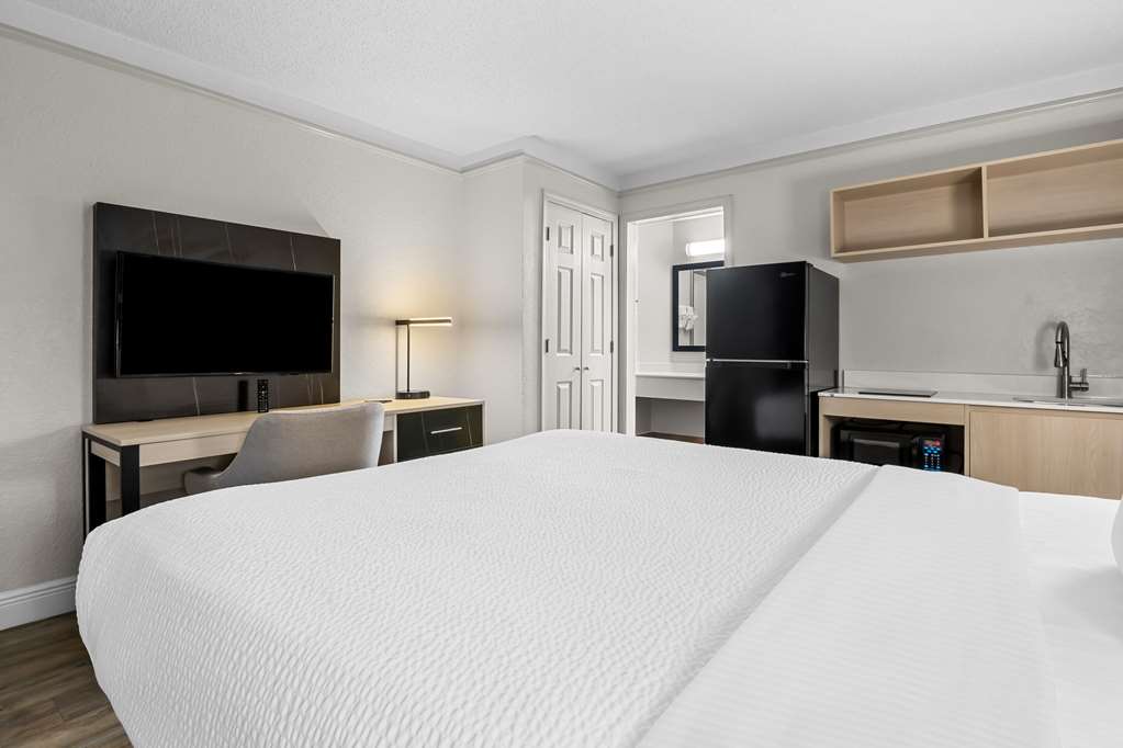 SUBURBAN STUDIOS SLIDELL I-10-guestroom-Guest Room,On-Site.jpg