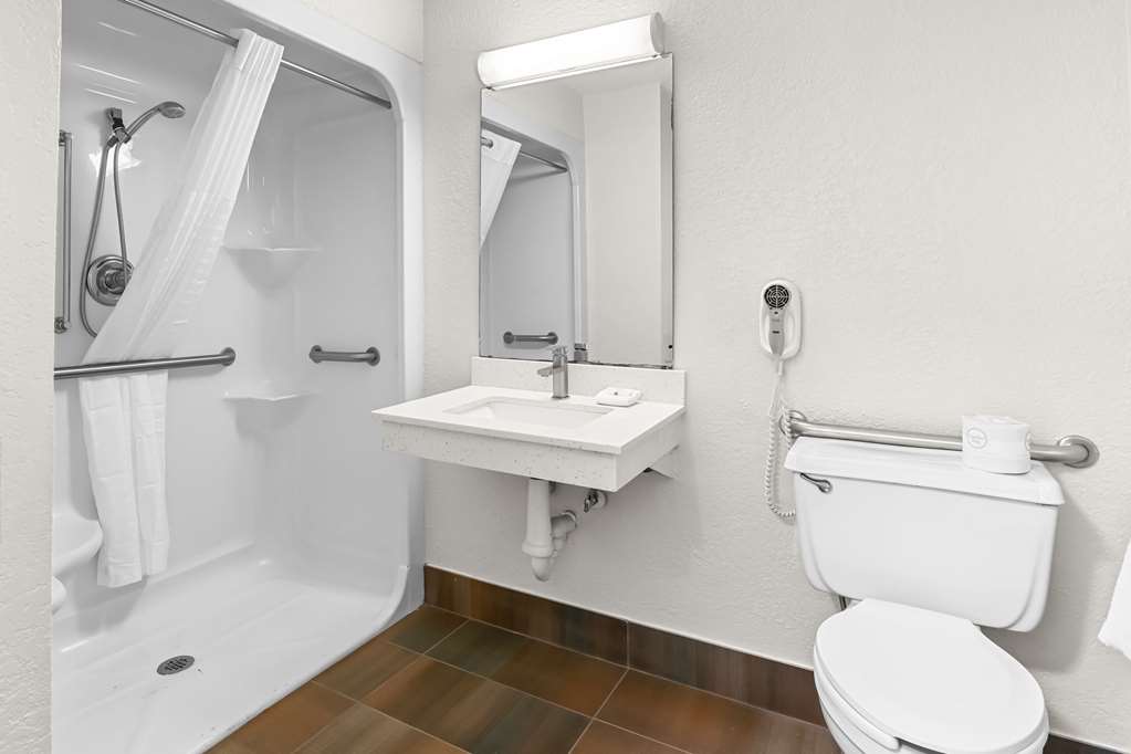 SUBURBAN STUDIOS SLIDELL I-10-guestroom-Guest Room,Bathroom,On-Site.jpg