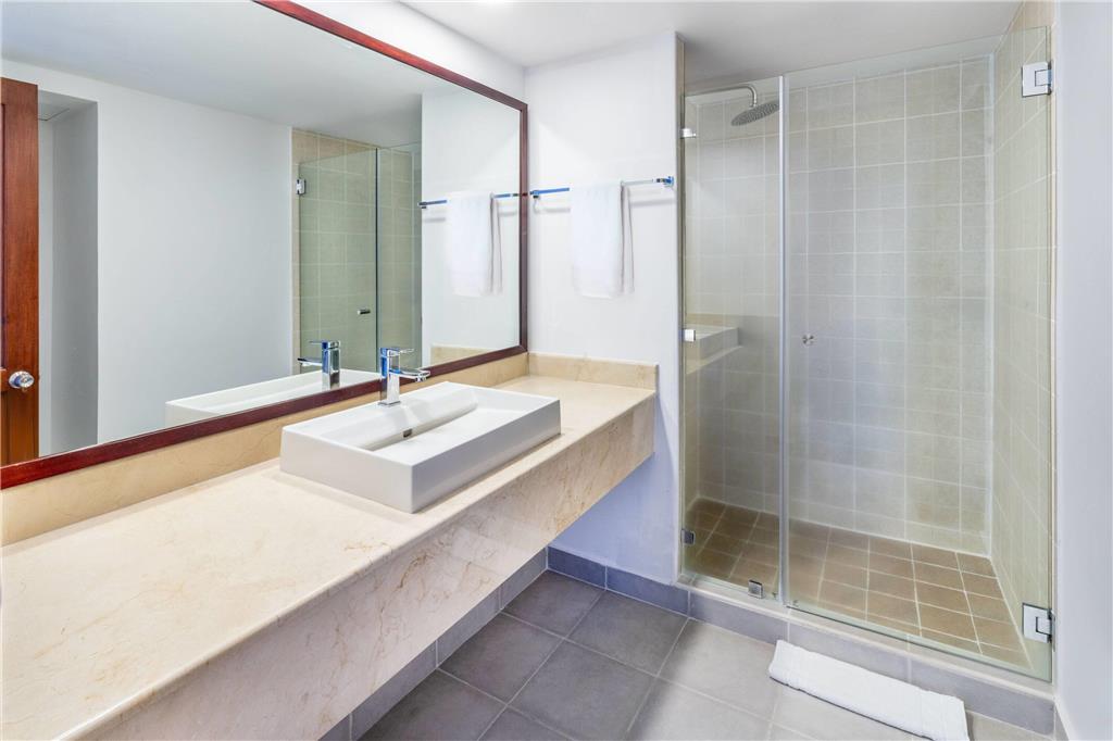 GRAND DECAMERON PANAMA-guestroom-Guest Room,Bathroom,On-Site.jpg