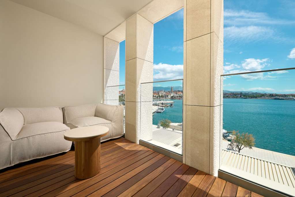 HOTEL AMBASADOR SPLIT-guestroom-Guest Room,Guest Room Amenity,On-Site.jpg