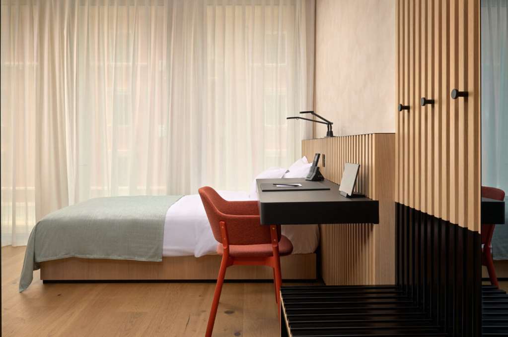 HOTEL AMBASADOR SPLIT-guestroom-Guest Room,On-Site.jpg