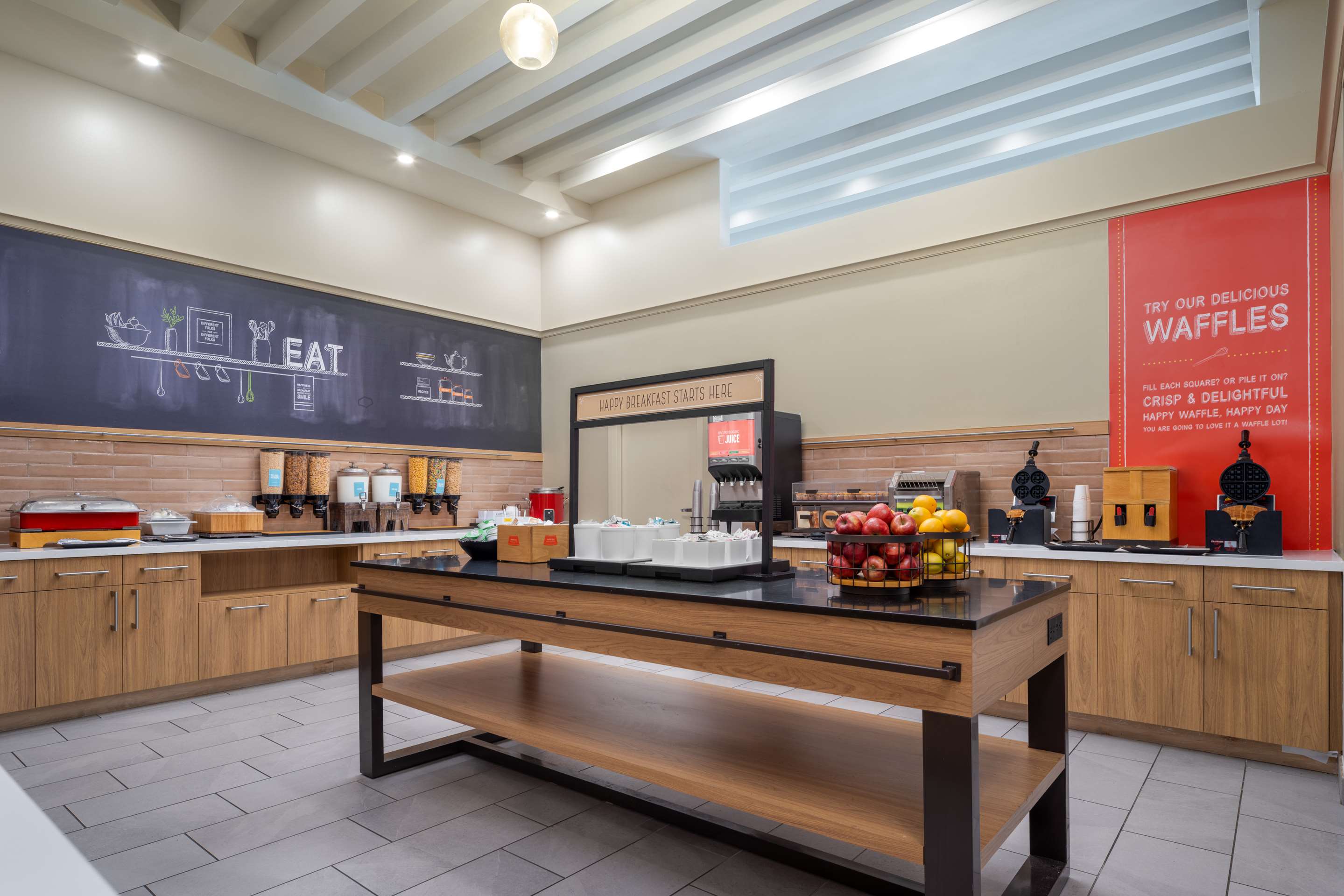 Breakfast Area | Hampton Inn New Orleans Canal St. French Quarter