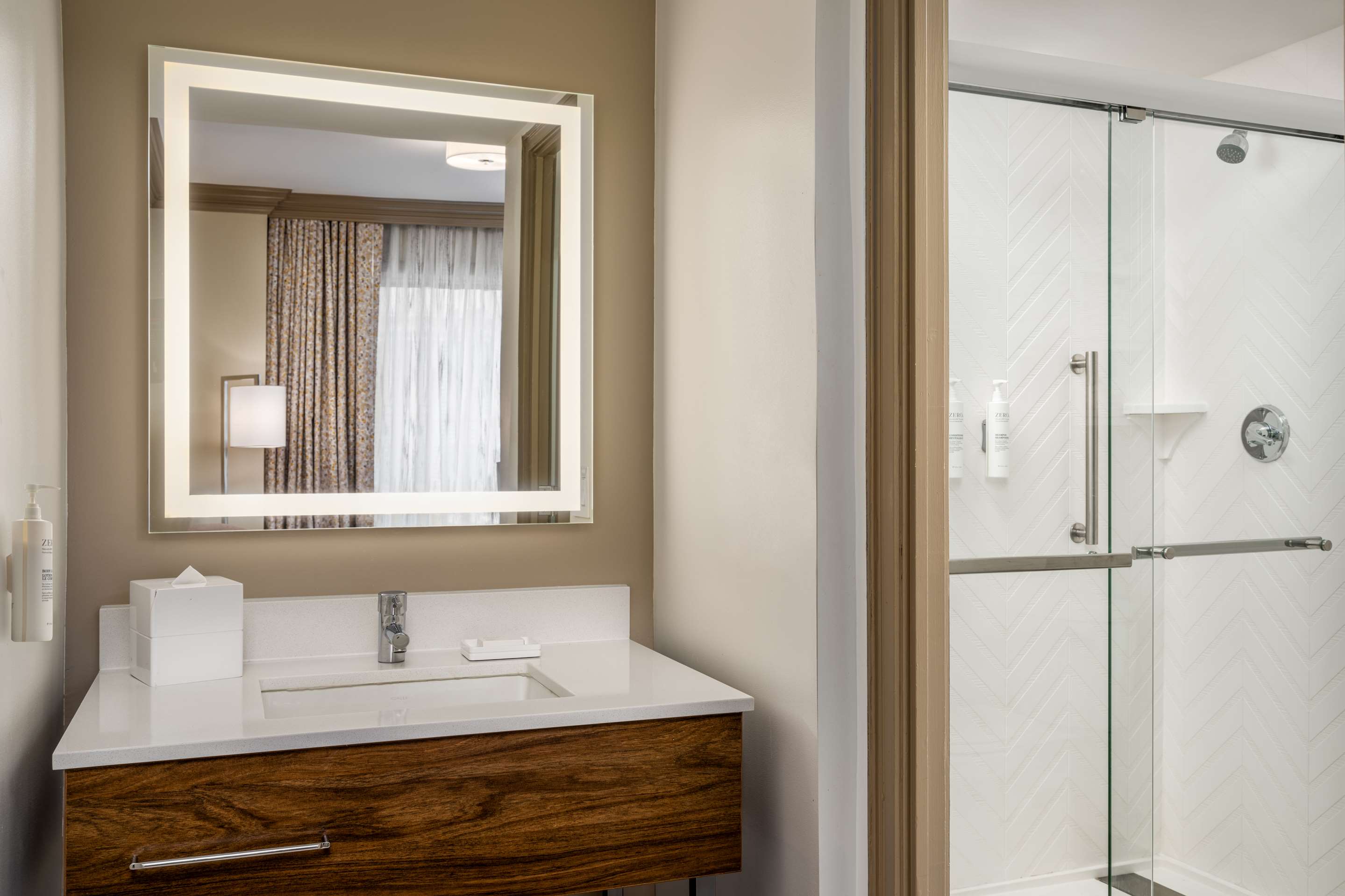 Guest room bath