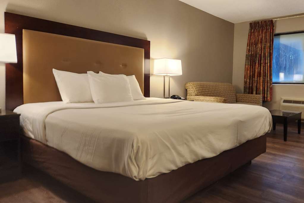 ECONO LODGE INN AND SUITES WARSAW-guestroom-Guest Room,On-Site.jpg