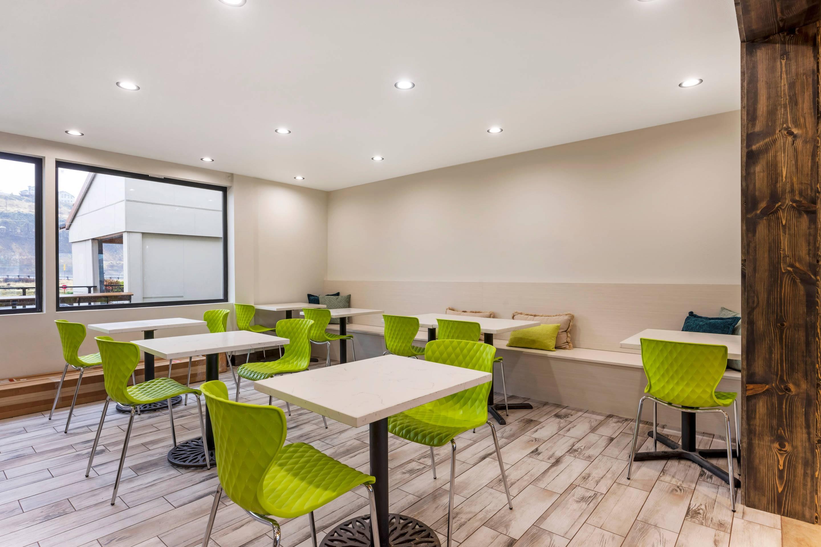 Breakfast area | Columbia River Hotel, Ascend Hotel Collection