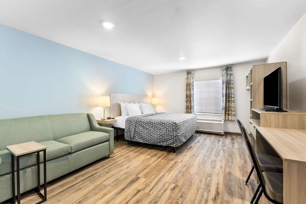 WOODSPRING SUITES BLUFFDALE SALT LA-guestroom-Guest Room,On-Site.jpg
