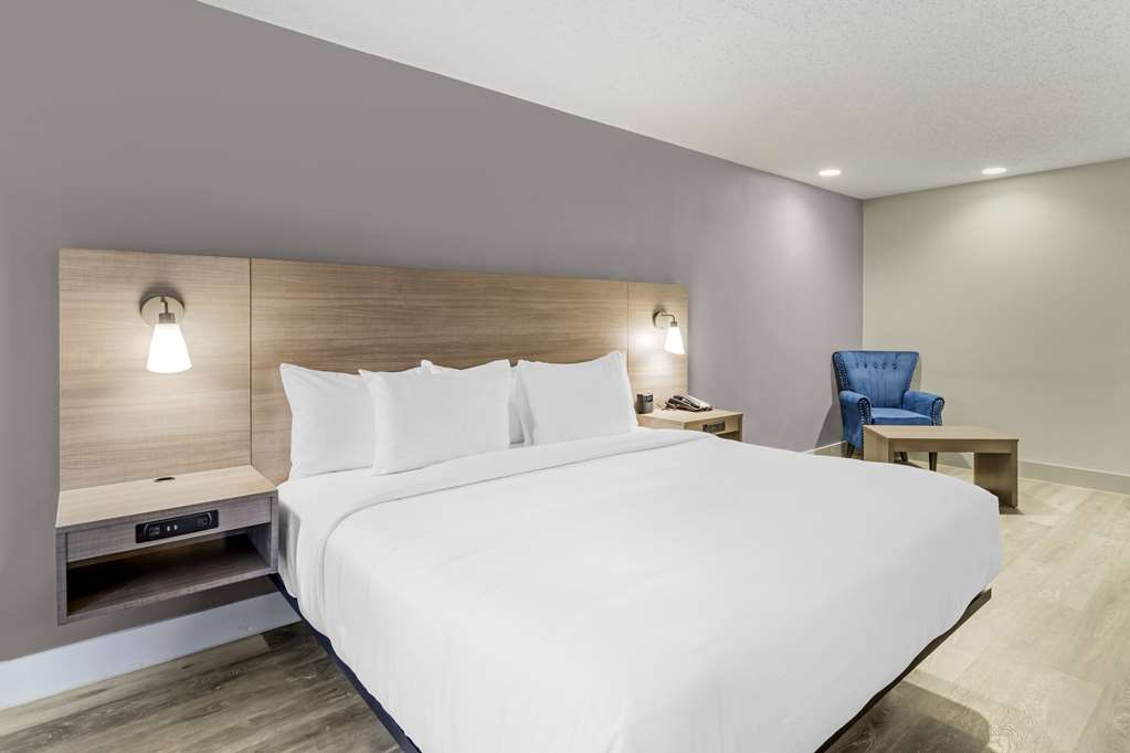 THE ANGLER AN ASCEND COLLECTION HOT-guestroom-Guest Room,On-Site.jpg