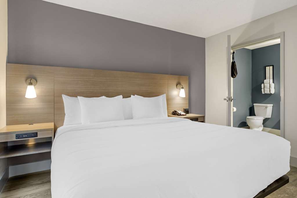 THE ANGLER AN ASCEND COLLECTION HOT-guestroom-Guest Room,Suite,On-Site.jpg