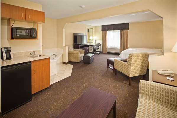 1 King Bed, Deluxe Suite, Non-Smoking