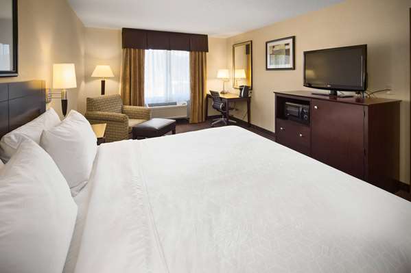 1 King Bed, Non-Smoking