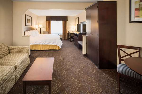 1 King Bed, Mobility/Hearing Accessible Suite, Bathtub w/ Grab Bars, Non-Smoking
