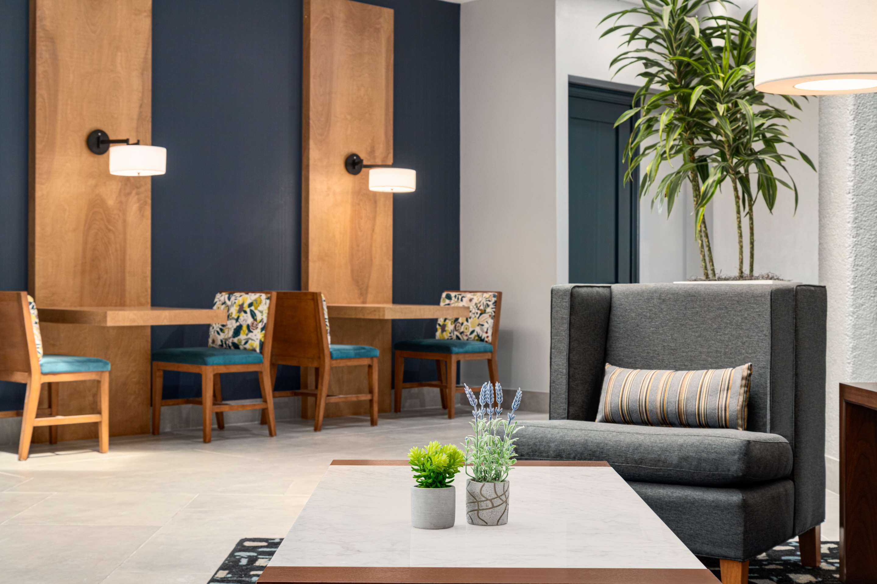 Lobby | Doubletree by Hilton Fort Myers at Bell Tower Shops