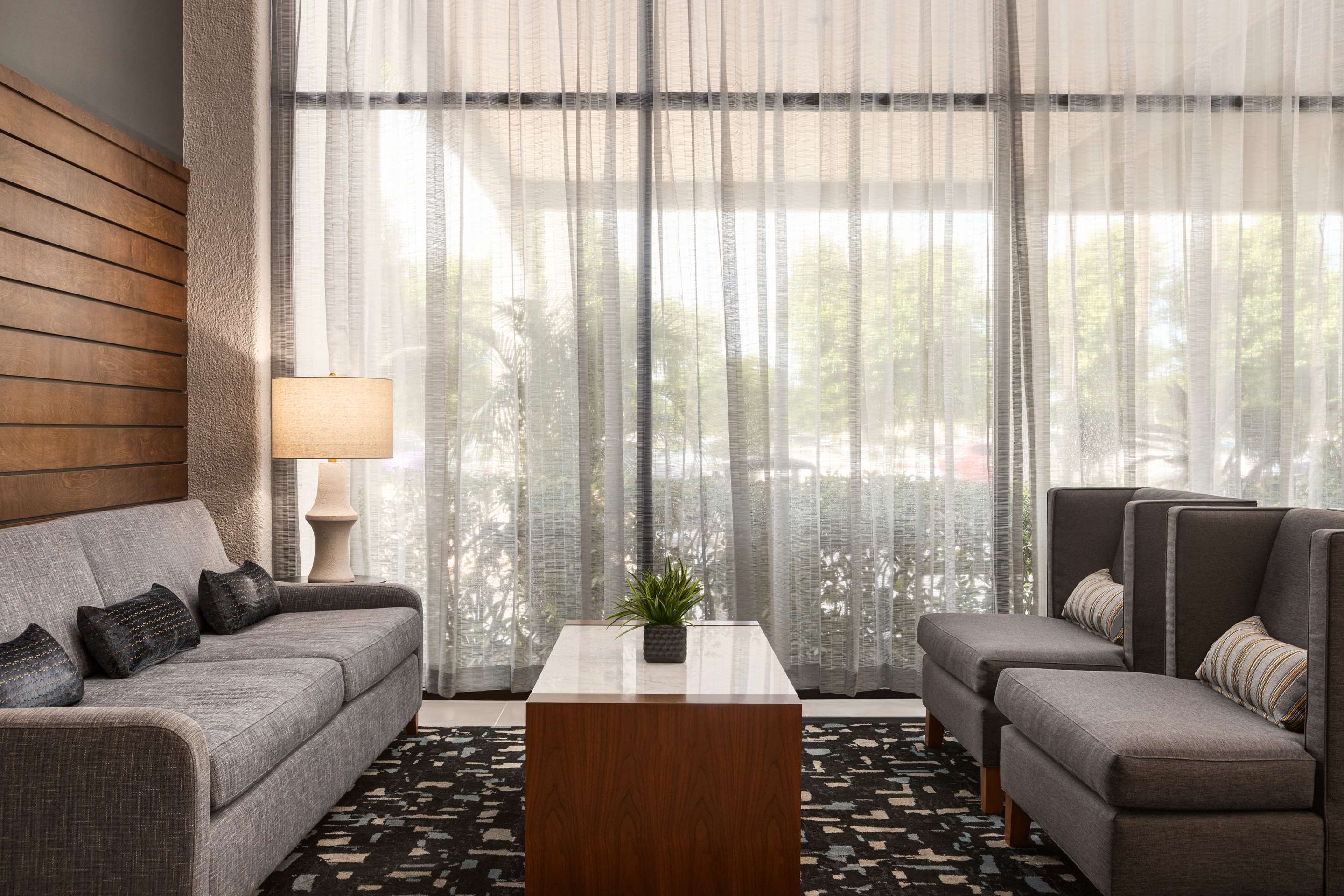 Lobby | Doubletree by Hilton Fort Myers at Bell Tower Shops