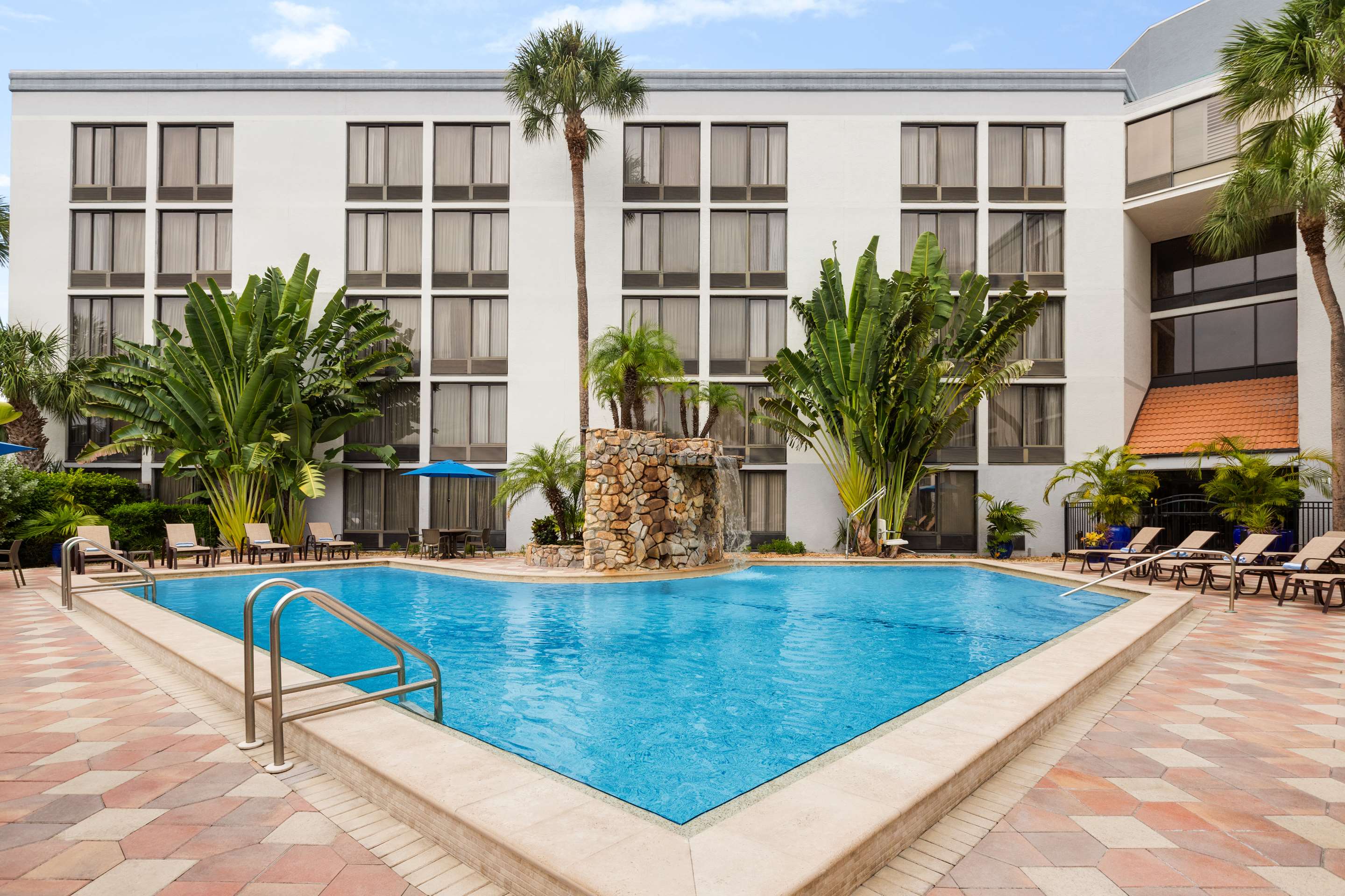 Pool | Doubletree by Hilton Fort Myers at Bell Tower Shops