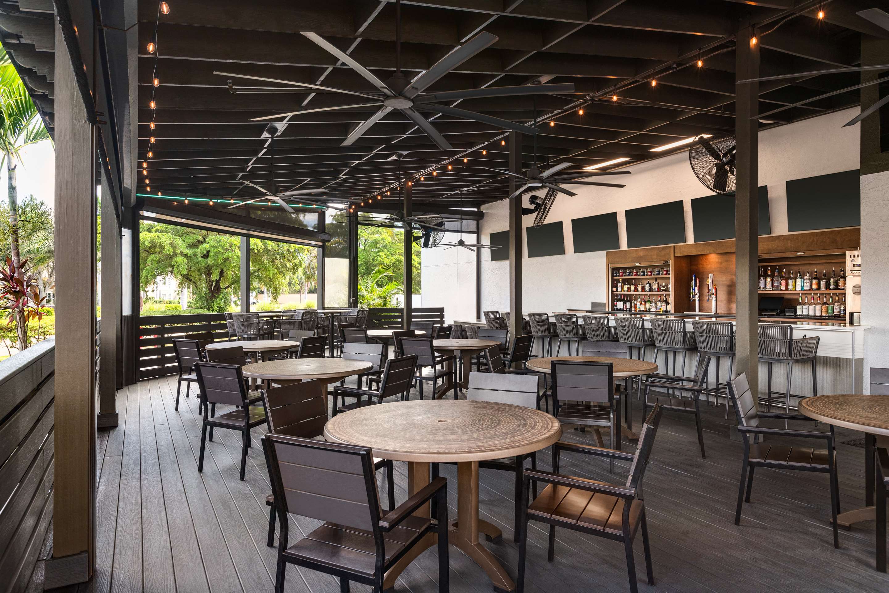 BarLounge | Doubletree by Hilton Fort Myers at Bell Tower Shops