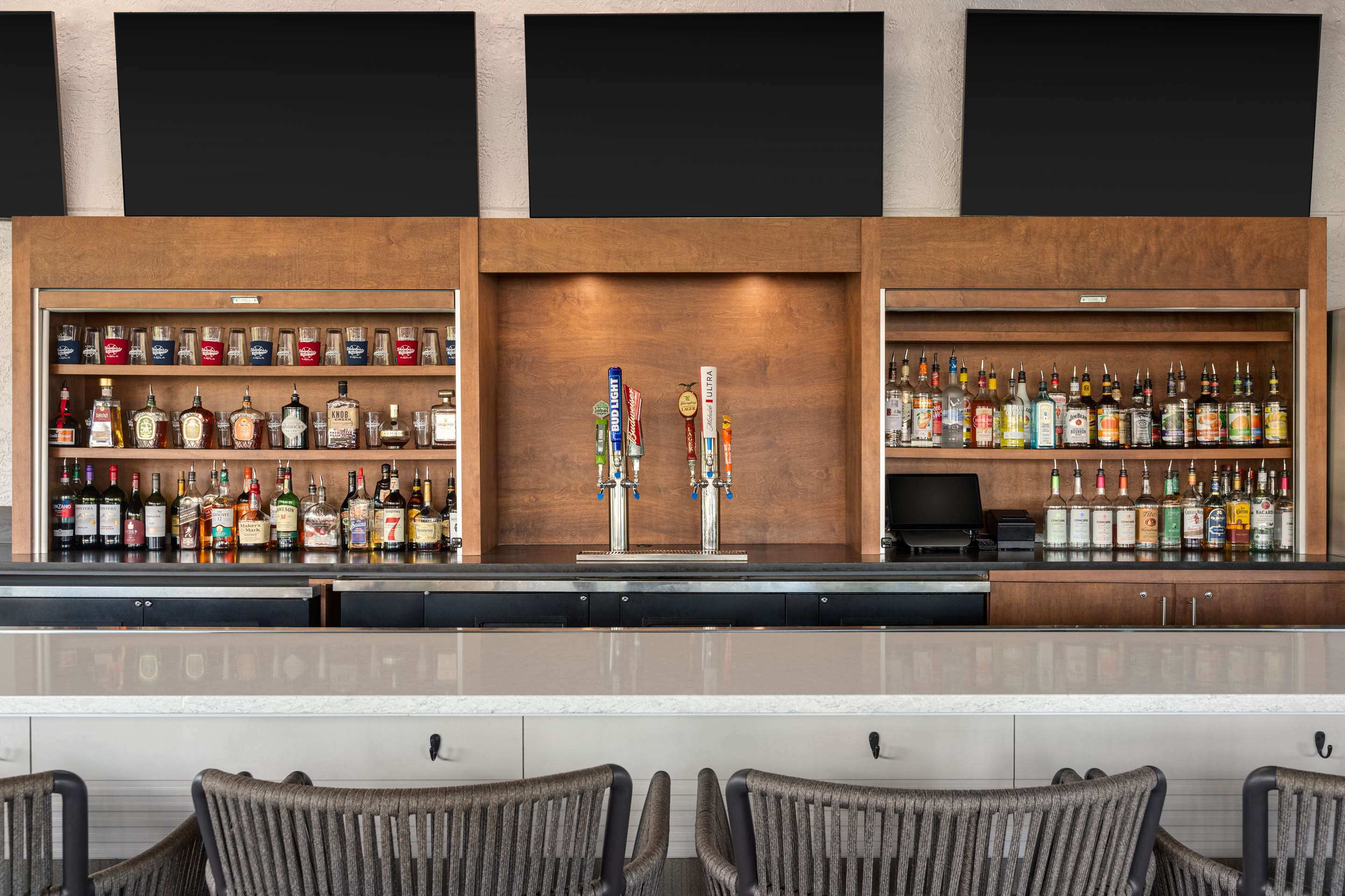 BarLounge | Doubletree by Hilton Fort Myers at Bell Tower Shops