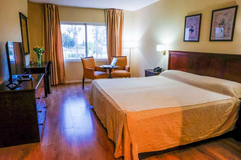 WYNDHAM GARDEN CAMPANA-guestroom-Guest Room,On-Site.jpg