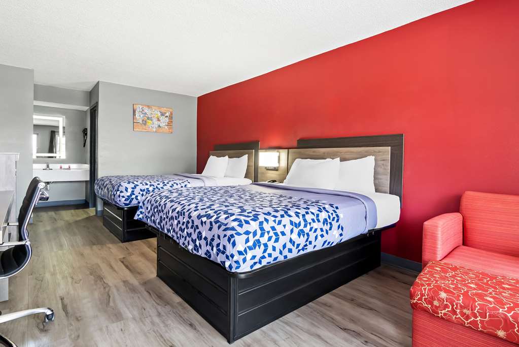 ECONO LODGE KENNETT-guestroom-Guest Room,On-Site.jpg