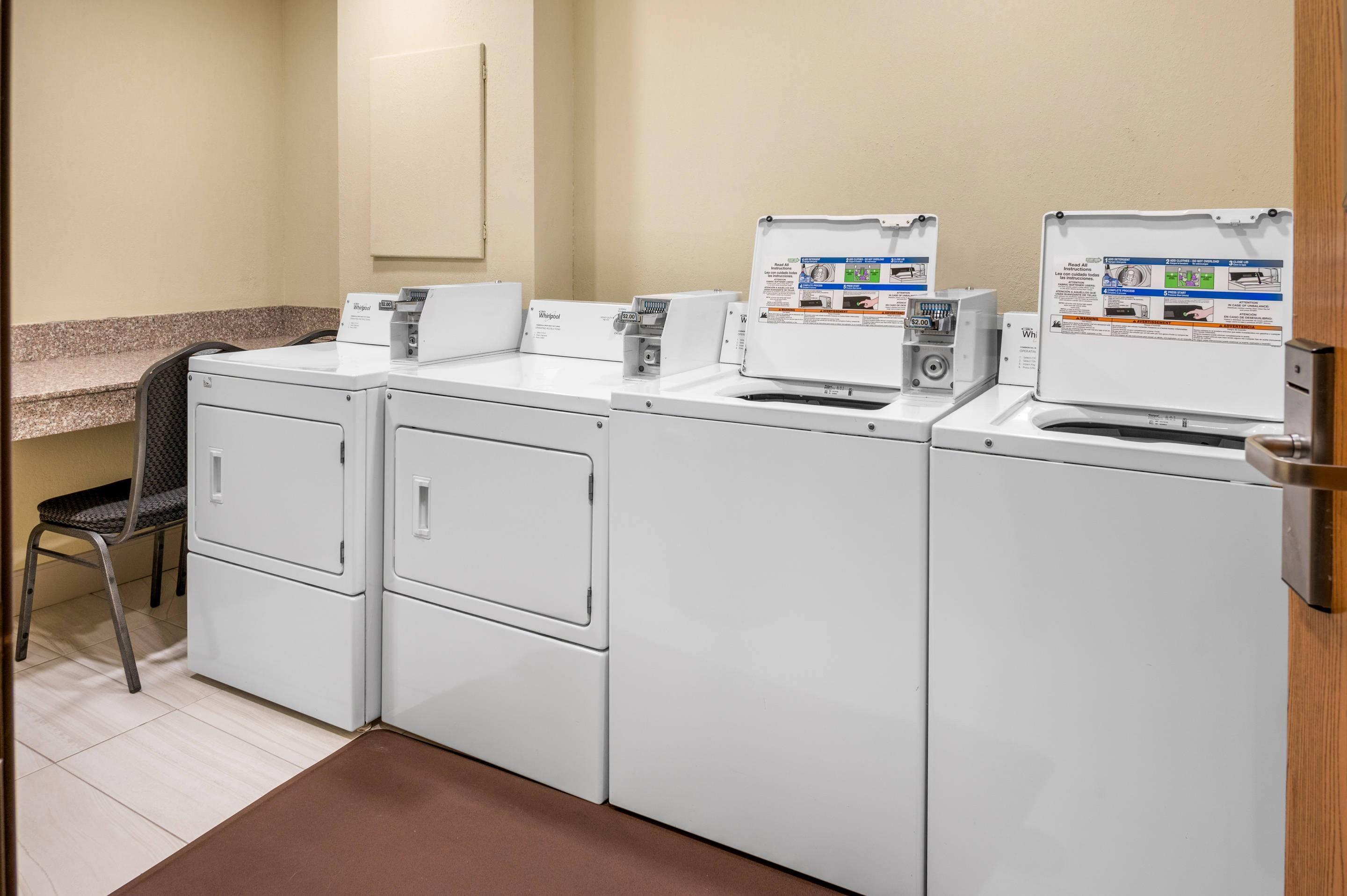 Guest laundry facilities | Comfort Inn Holland