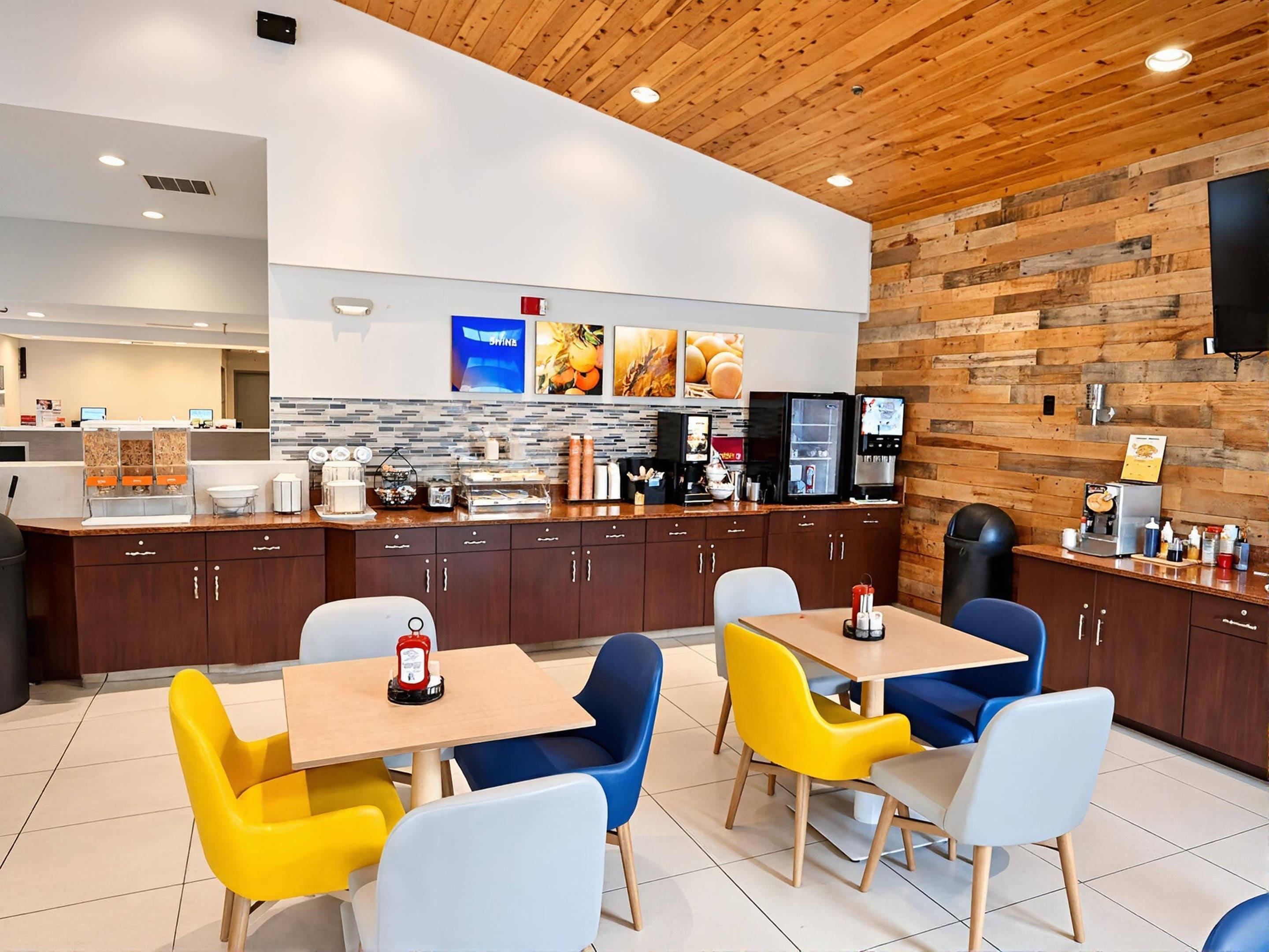 Breakfast area | Comfort Inn Holland