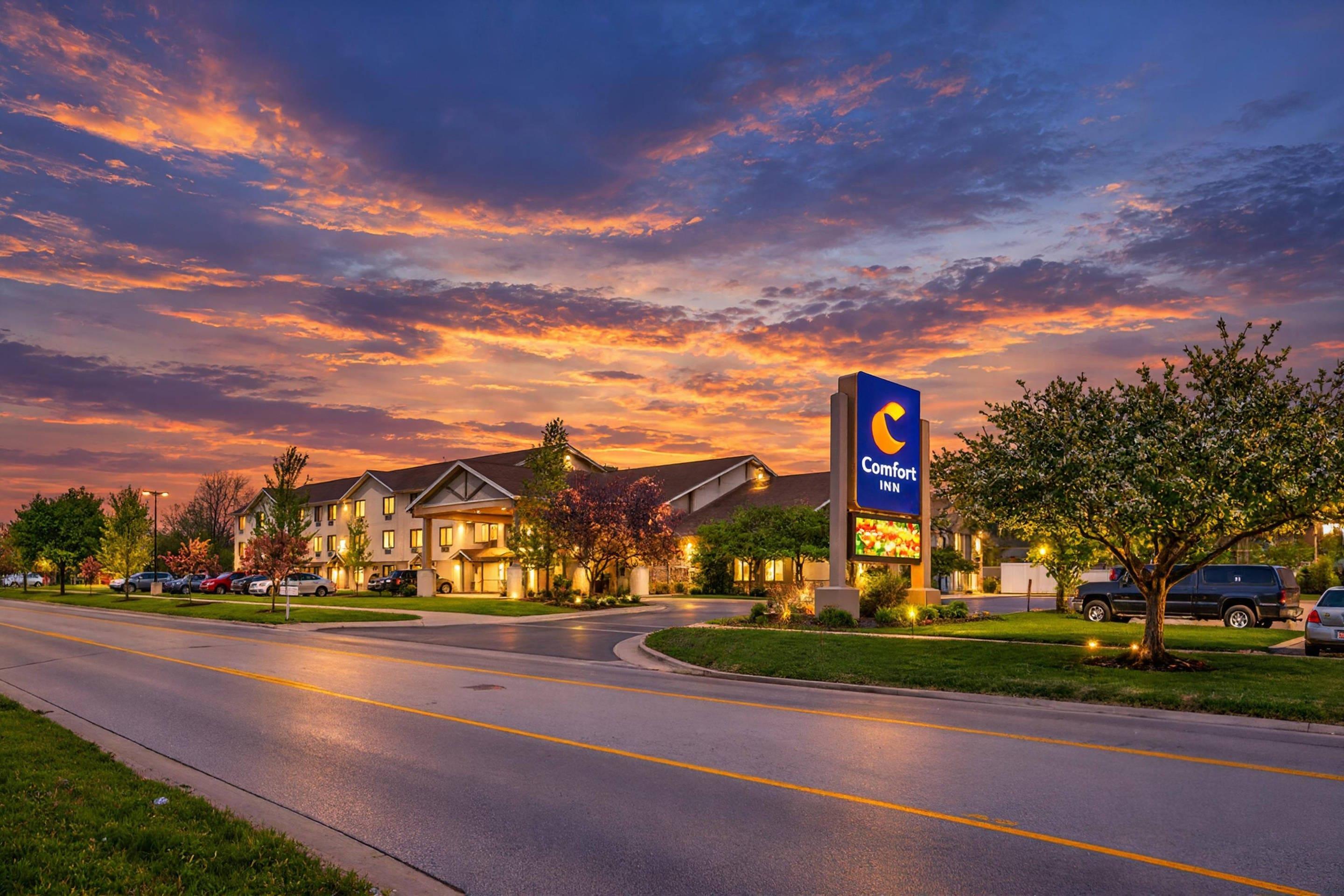 Hotel exterior | Comfort Inn Holland