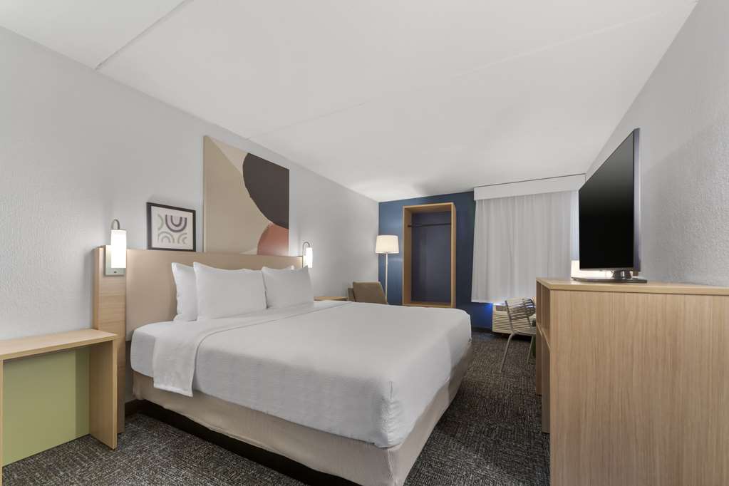SPARK BY HILTON GRAND PRAIRIE-guestroom-Guest Room,On-Site.jpg
