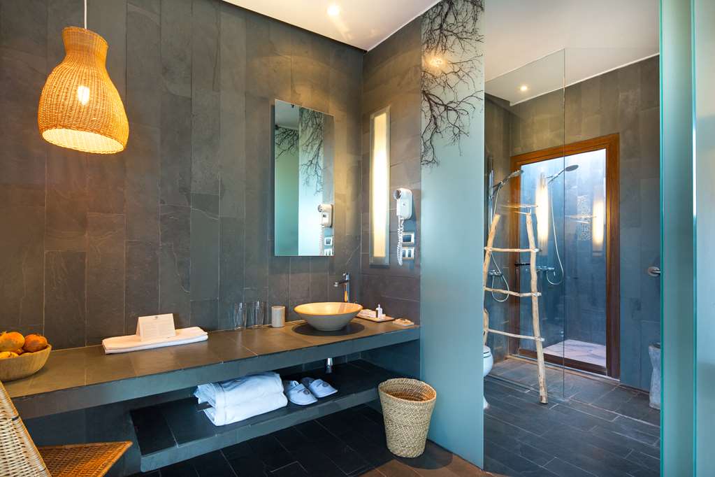 TIERRA ATACAMA-guestroom-Guest Room,Bathroom,On-Site.jpg