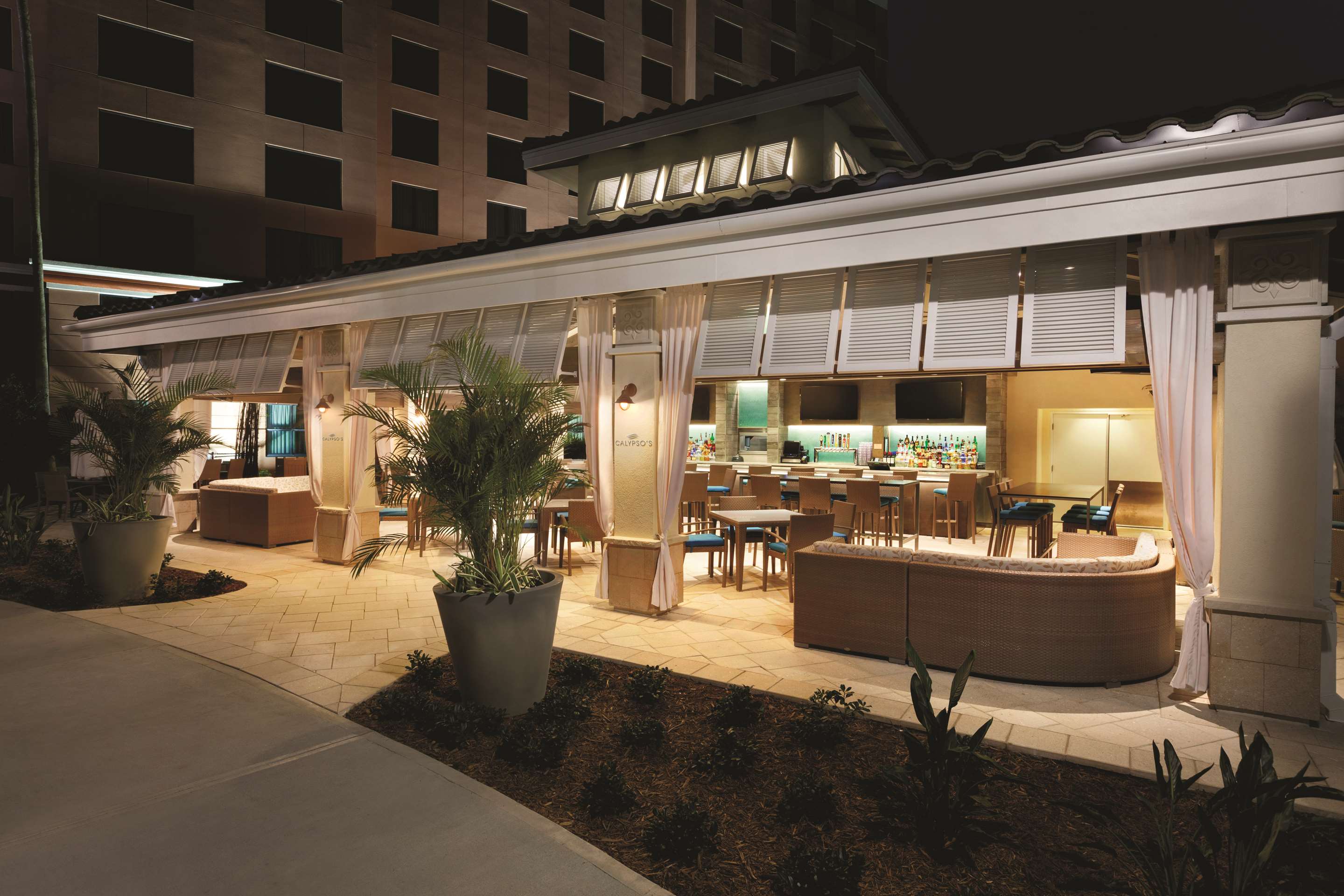 Calypso's Pool Bar and Grille at Caribe Royale Orlando | Caribe Royale Orlando