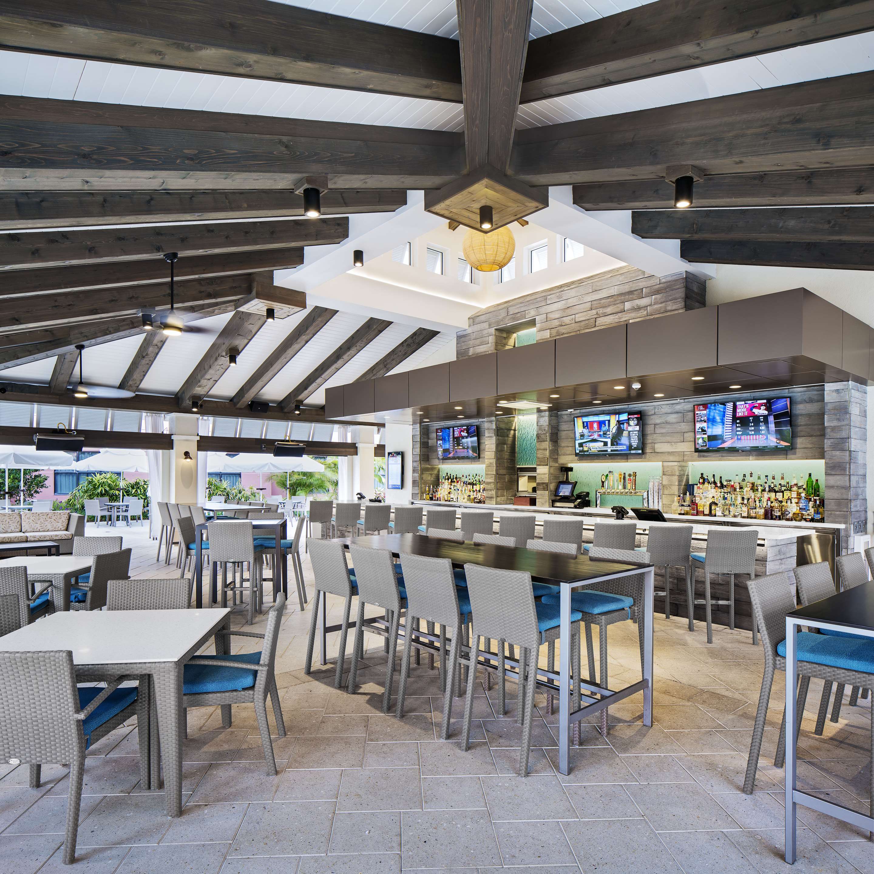 Calypso's Pool Bar & Grille at Caribe Royale Orlando | Caribe Royale Orlando