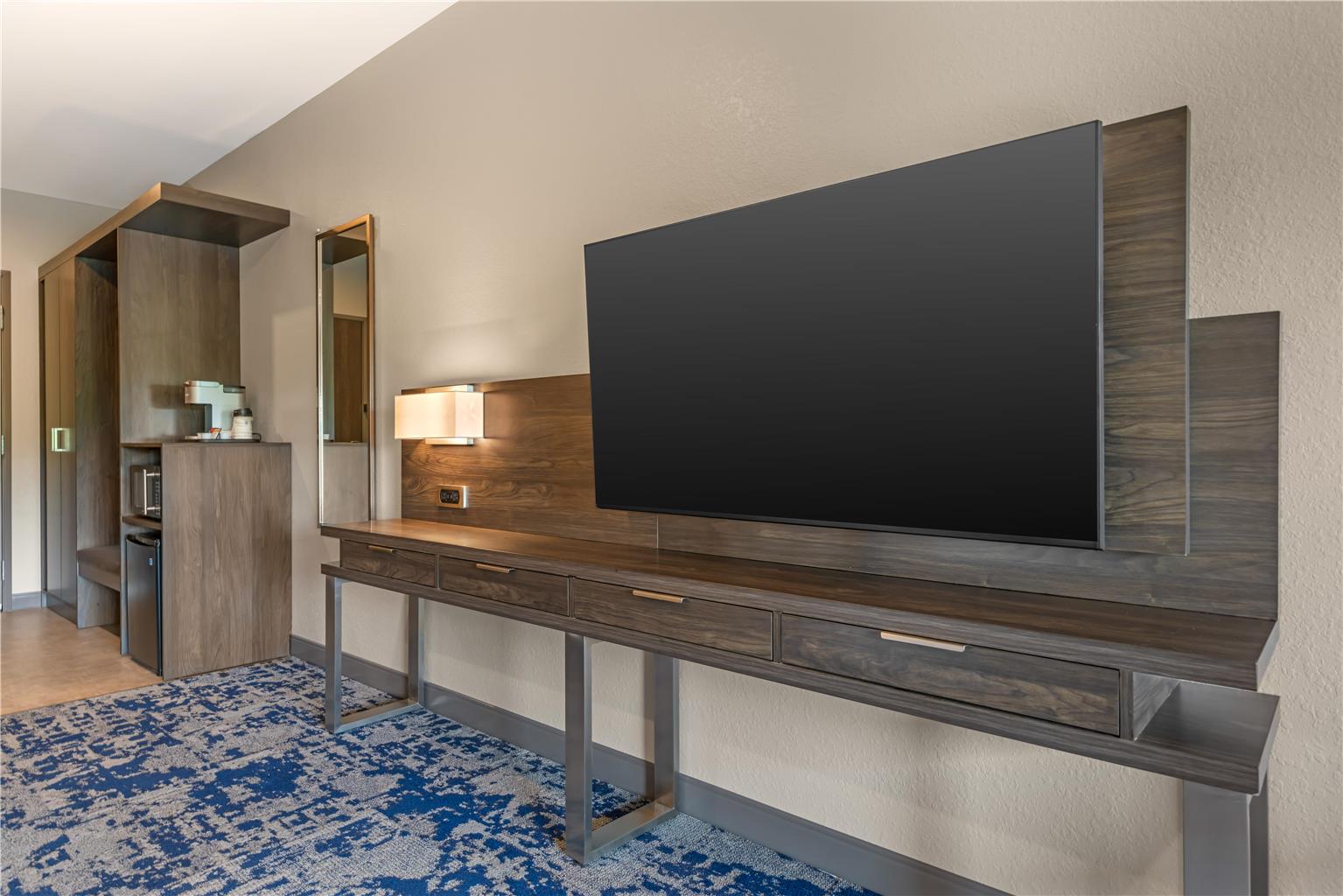 Best Western Plus Marquette Hotel & Suites
