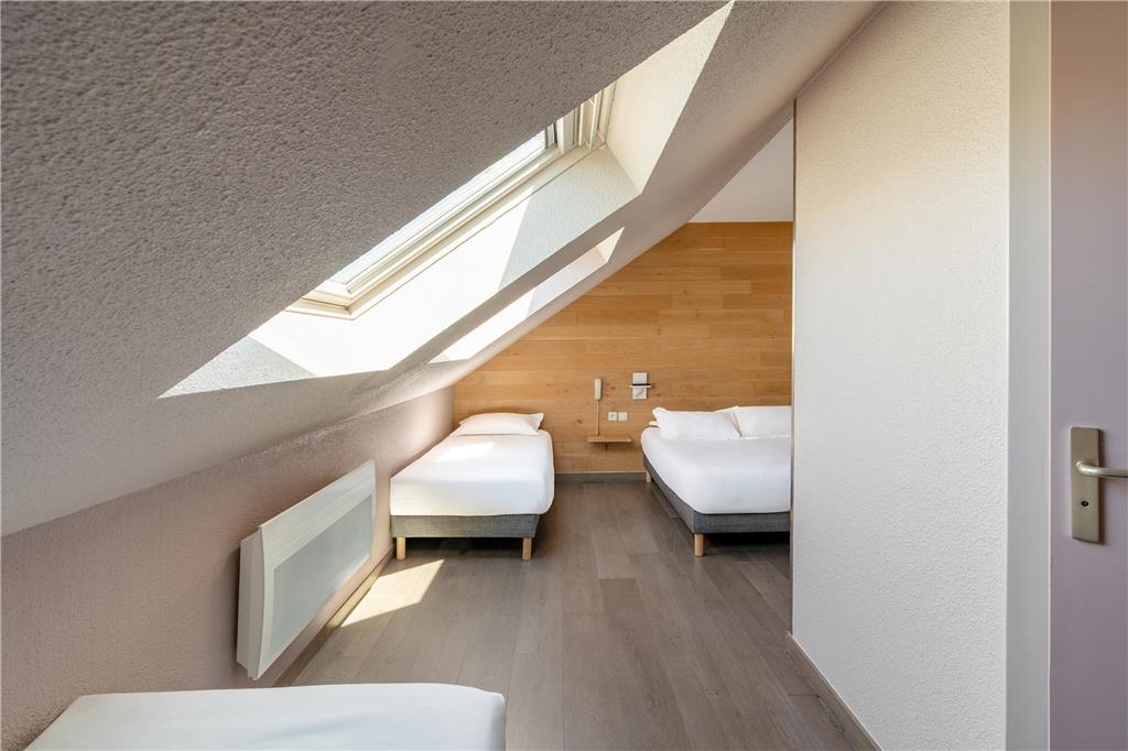 Sure Hotel by Best Western Rennes Chantepie-guestroom-Guest Room,On-Site.jpg