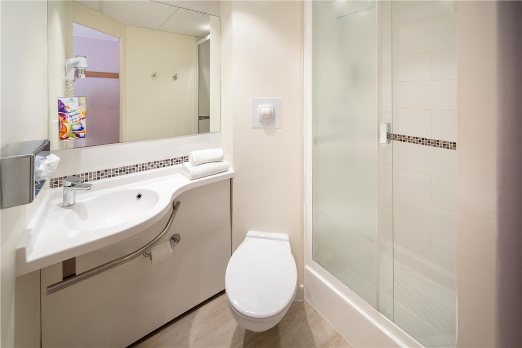 Sure Hotel by Best Western Rennes Chantepie-guestroom-Guest Room,Bathroom,On-Site.jpg