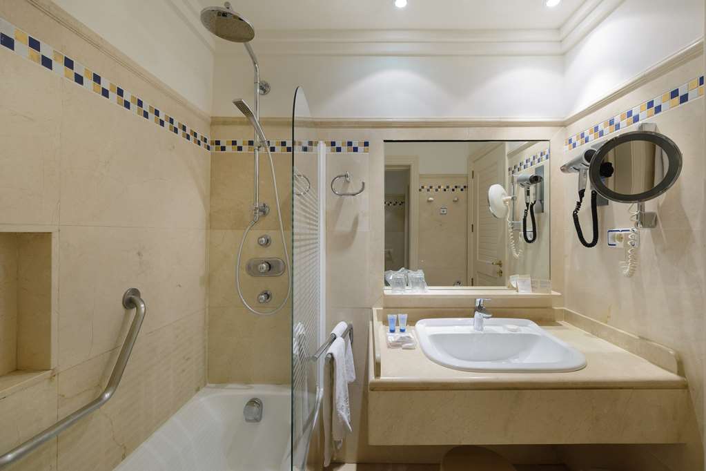 HOTEL PLAYA VICTORIA-guestroom-Guest Room,Bathroom,On-Site.jpg